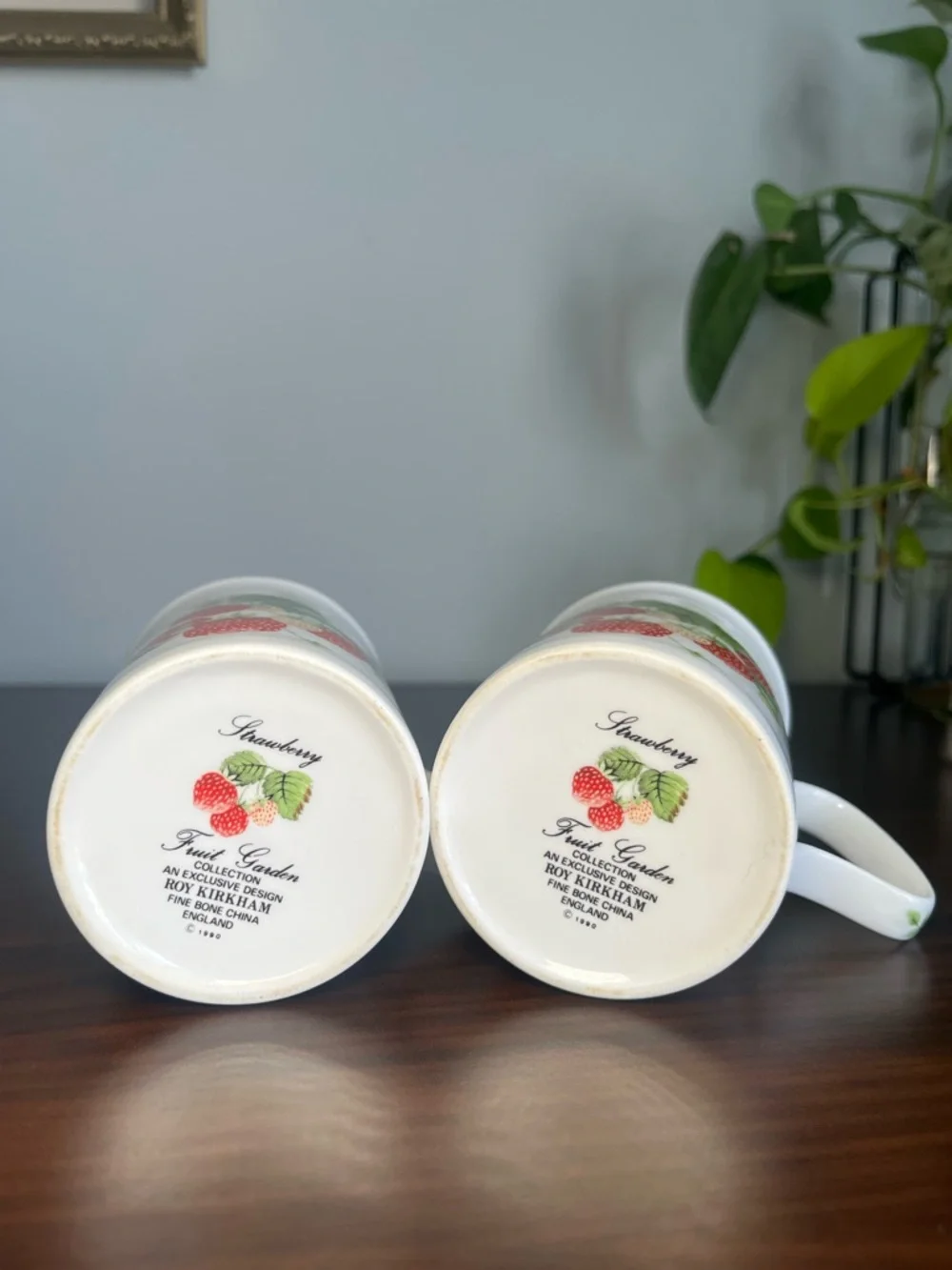 2 'Strawberry Fruit Garden' 1990 mugs. Roy Kirkham fine bone china. - Picture 7 of 13